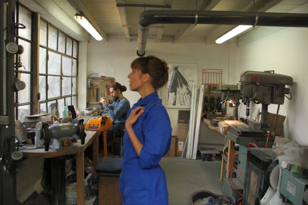 Ahnönhymnes, nos Mondes au Travail, coutellerie Roland Lannier, Delphine Robet par Sarah Vigier